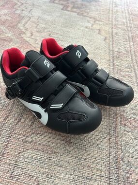 Peloton Cycling Shoes Cleats Spin-Ready

Size: EU 38 / Women’s 7